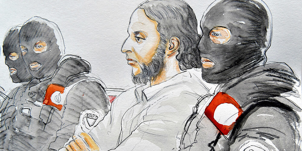 Parīzes slaktiņa džihādists tiesā atsakās piecelties un atbildēt uz jautājumiem