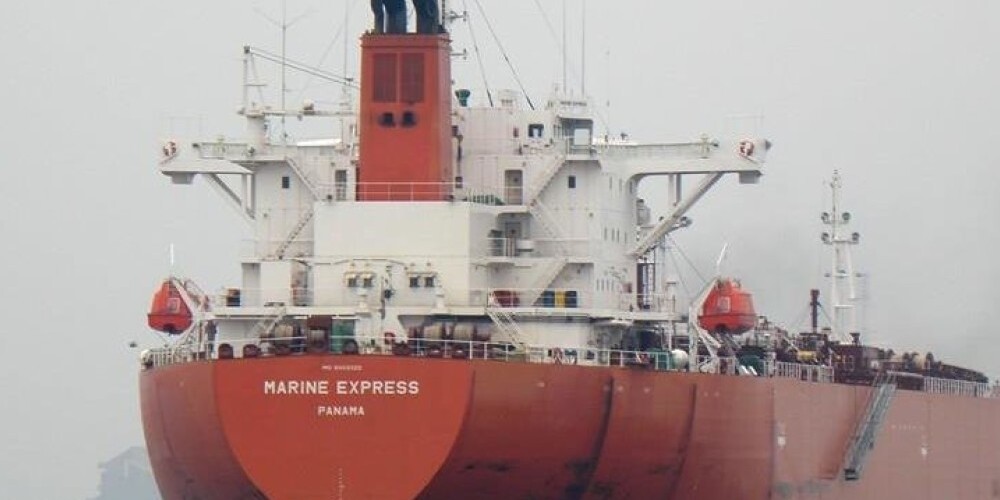 Pirāti atbrīvojuši pie Āfrikas sagrābto tankeri ar jūrniekiem; 8 miljonus dolāru vērtā krava ir uz kuģa
