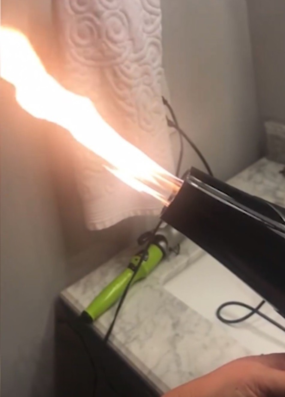 Как можно спалить фен