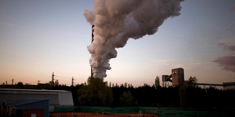 EP pieņem likumu, kas samazinās rūpniecības radīto CO2 izmešu apjomu