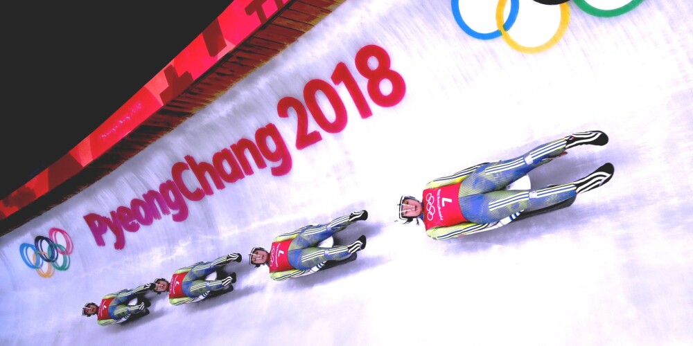 Олимпийские игры — крупнейшие международные комплексные спортивные соревнования, которые проводятся раз в четыре года под эгидой Международного олимпийского комитета. Медаль, завоёванная на Олимпийских играх, считается одним из наивысших достижений в спорте.Традиция проведения Олимпийских игр, существовавшая в Древней Греции, зародилась как часть религиозного культа. Игры проводились с 776 года до н. э. по 393 год н. э., всего было проведено 2 мпиады в Олимпии, считавшейся у греков священным местом. От Олимпии произошло и название игр.