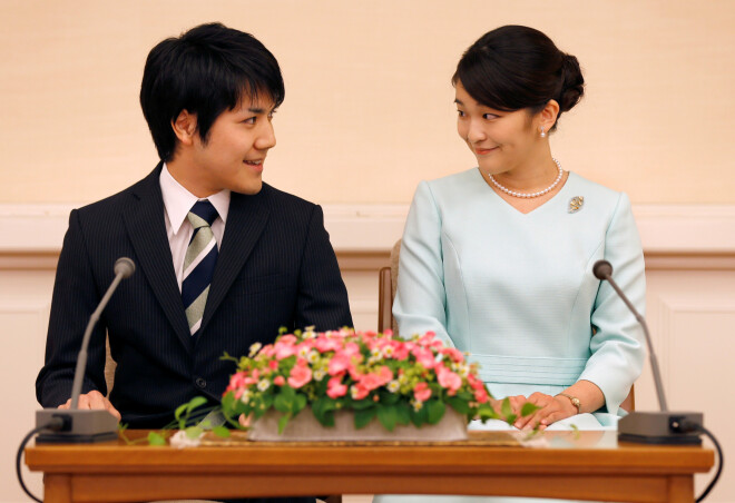 Japānas princese Mako ar savu mīļoto puisi no vienkāršās tautas Kei Komuro.