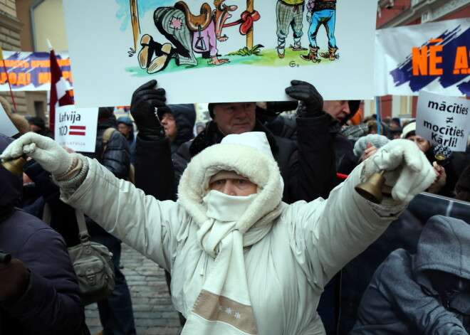 Krievu skolu aizstāvji sola nebeidzamus protestus, kamēr mazākumtautību izglītība netiks "likta mierā"