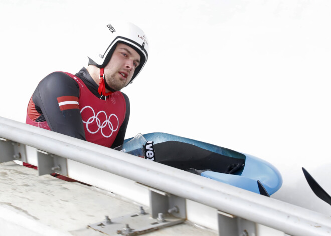 Mūsu kamaniņu braucējs Dārznieks krīt pēdējā treniņbraucienā