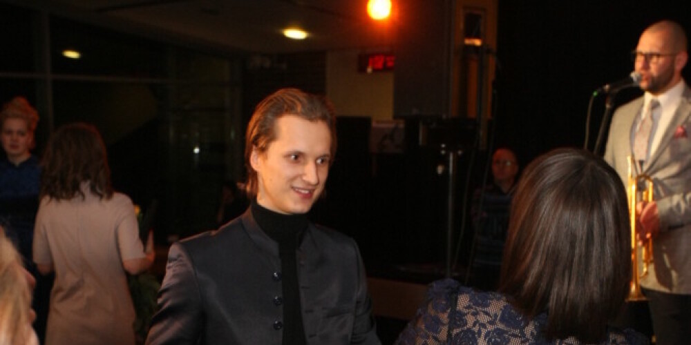 Niklāvs Kurpnieks ir latviešu aktieris. Dzimis 1992.gada 29.septembrī Jelgavā.Mācījies Jelgavas 3.pamatskolā, Jelgavas Spīdolas ģimnāzijā un Jelgavas 1.ģimnāzijā, kā arī Jelgavas Mūzikas skolā sitaminstrumentu klasē. 2017.gadā beidzis Latvijas Kultūras akadēmijas Dramatiskā teātra aktiermākslas kursu (kursa vadītāji - Māra Ķimele un Elmārs Seņkovs), iegūstot humanitāro zinātņu bakalaura grādu mākslās.