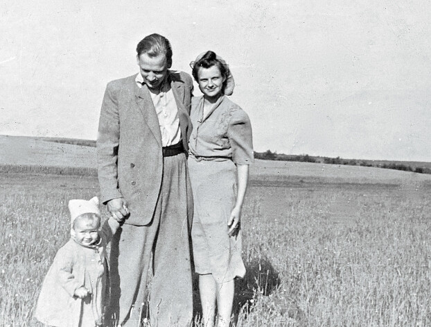 Asja un Andris Vācijā pēc kara. Viņi bija izdzīvojuši un kopīgi skatījās uz sapostīto Eiropu. Viņu pirmā meita Brigita piedzima 1947. gada Gotingenā.