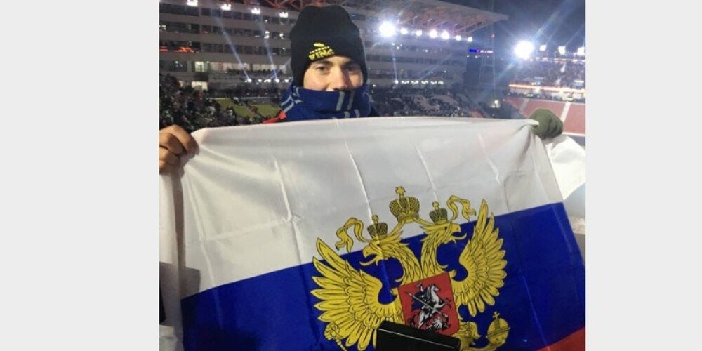 Болельщик из США развернул флаг России на церемонии открытия Олимпиады