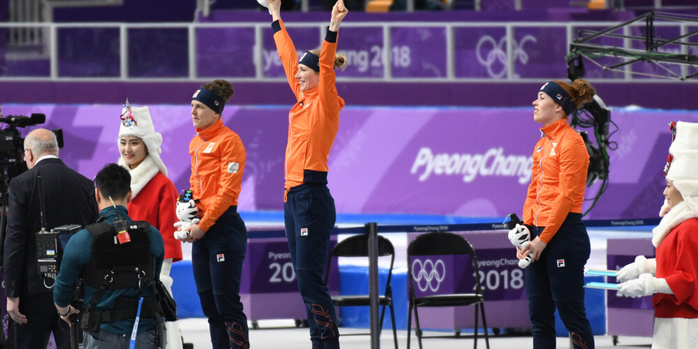 Nīderlandes sportistēm trīskārša uzvara sieviešu 3000 metru ātrslidošanā