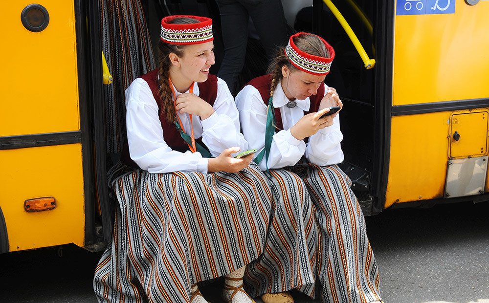 VARAM aicina SM nodrošināt Goda ģimenēm bezmaksas transportu Dziesmu un Deju svētkos VARAM aicina SM nodrošināt Goda ģimenēm bezmaksas transportu Dziesmu un Deju svētkos