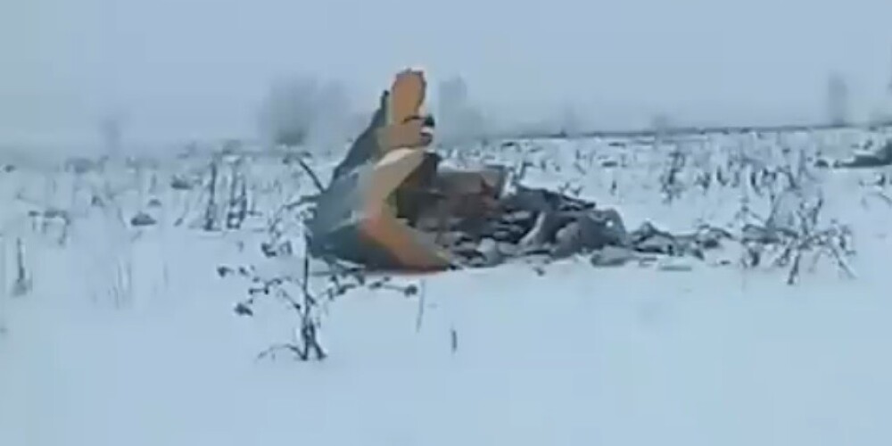 Появились первые фото и видео с места крушения Ан-148 в Подмосковье
