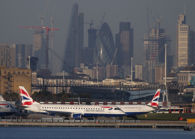 Ceļotājiem lūdz izvairītes no Londonas Sitijas lidostas; tā slēgta Otrā pasaules kara bumbas dēļ