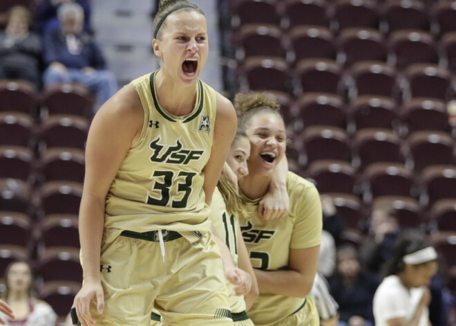 Kitija Laksa uguņo NCAA spēlē