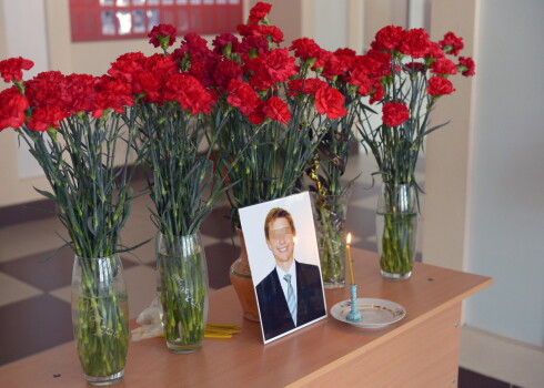 FOTO: Krievijā sēro par lidmašīnas avārijā bojāgājušajiem