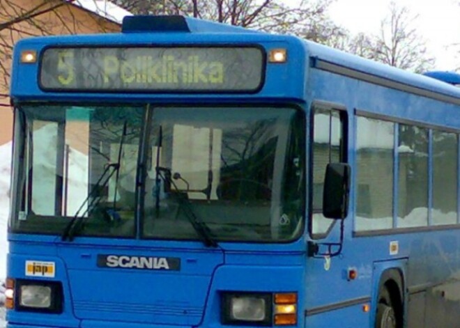 Jēkabpilī no autobusa viņai svešā vietā izsēdina 11 gadus vecu sasirgušu meiteni