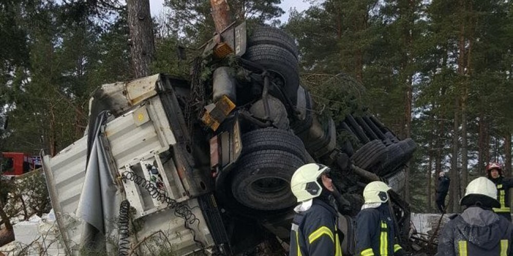 Тяжелая авария на Таллинском шоссе: в столкновении трех машин погиб водитель грузовика