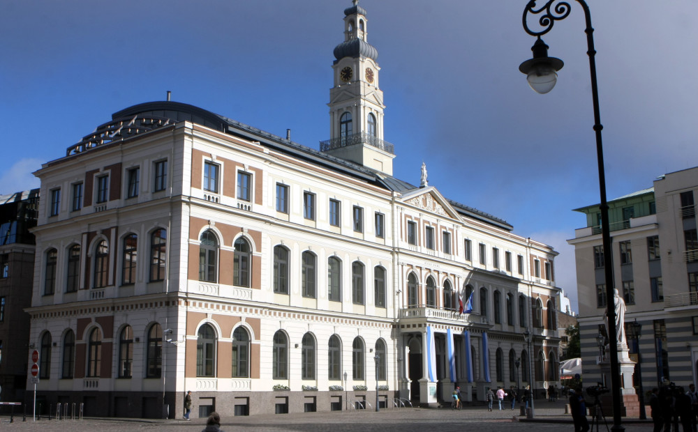 Rīgas domes Īpašuma departamenta speciālistus ēnos 34 jaunieši no dažādām Latvijas skolām