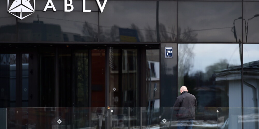 ASV Valsts kase uzliek sankcijas Latvijas bankai "ABLV Bank". Aizdomas par naudas atmazgāšanu