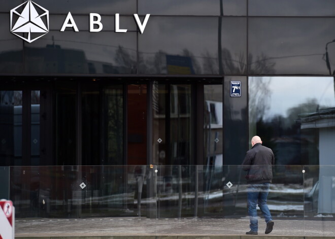 ASV Valsts kase uzliek sankcijas Latvijas bankai "ABLV Bank". Aizdomas par naudas atmazgāšanu