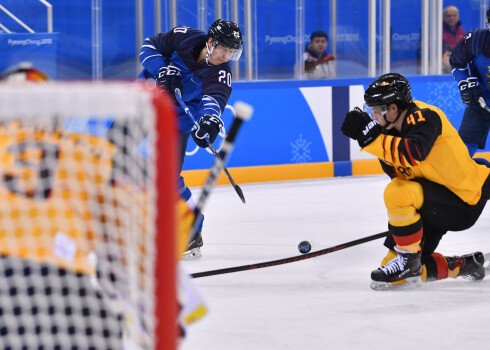 18 gadus vecais somu hokeja talants Tolvanens olimpiskajās spēlēs debitē ar vārtiem un trim piespēlēm