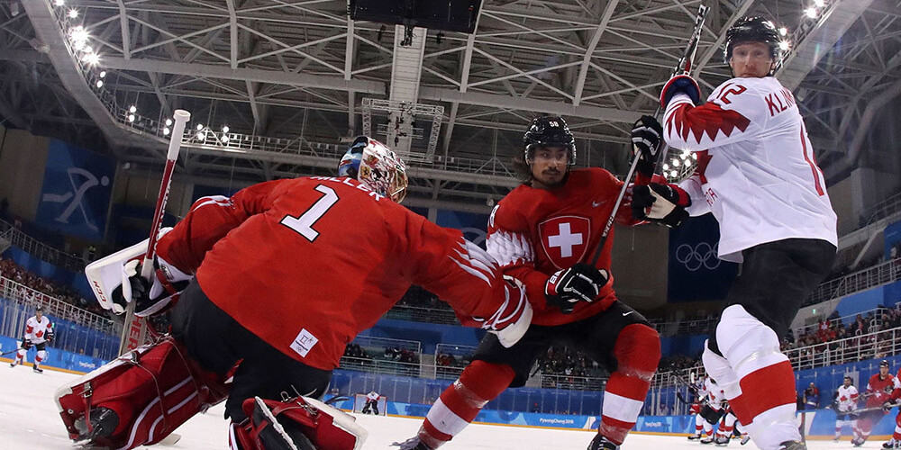 Kanādas hokejisti pārliecinoši uzvar Šveici; Čehija mocās ar Dienvidkoreju