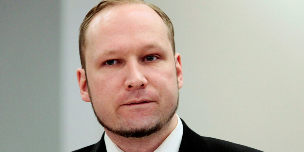 Pirmo reizi pēc masu slaktiņa Breivīks paziņo, ka izdarīto nožēlo