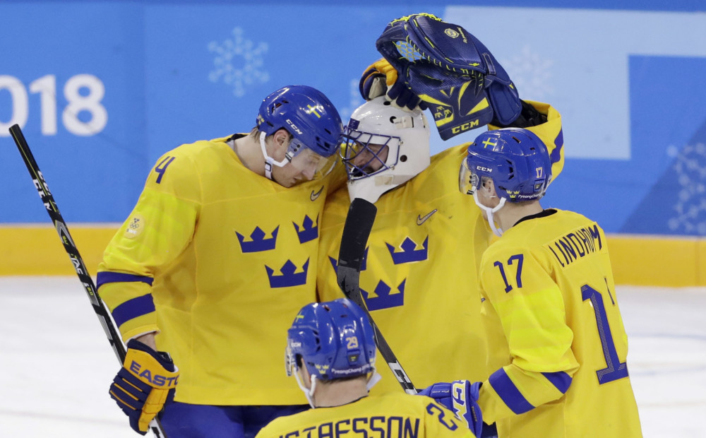 Zviedrijas un Somijas hokejisti izcīna otrās uzvaras olimpiskajā hokeja turnīrā