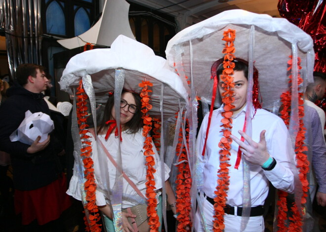 2018. gada 16. februārī Latvijas Mākslas akadēmijā  notika 80. jubilejas karnevāls "Baltais caurums".