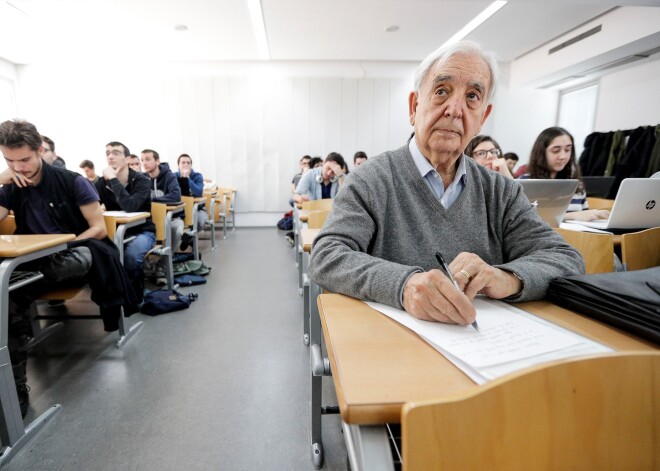 80 gadus vecais spāņu opis Migels - viens no vecākajiem "Erasmus" apmaiņas studentiem