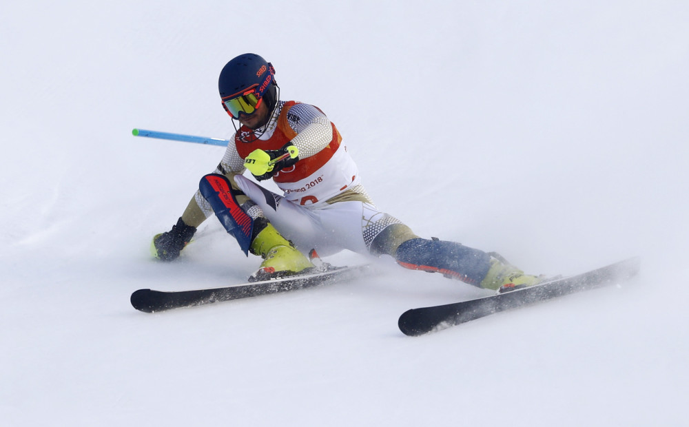 Kalnu slēpotājs Zvejnieks 41.vietā pēc milzu slaloma pirmā brauciena