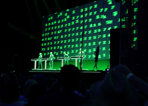 "Arēnā Rīgā" uzstāsies elektroniskās mūzikas grupa "Kraftwerk".