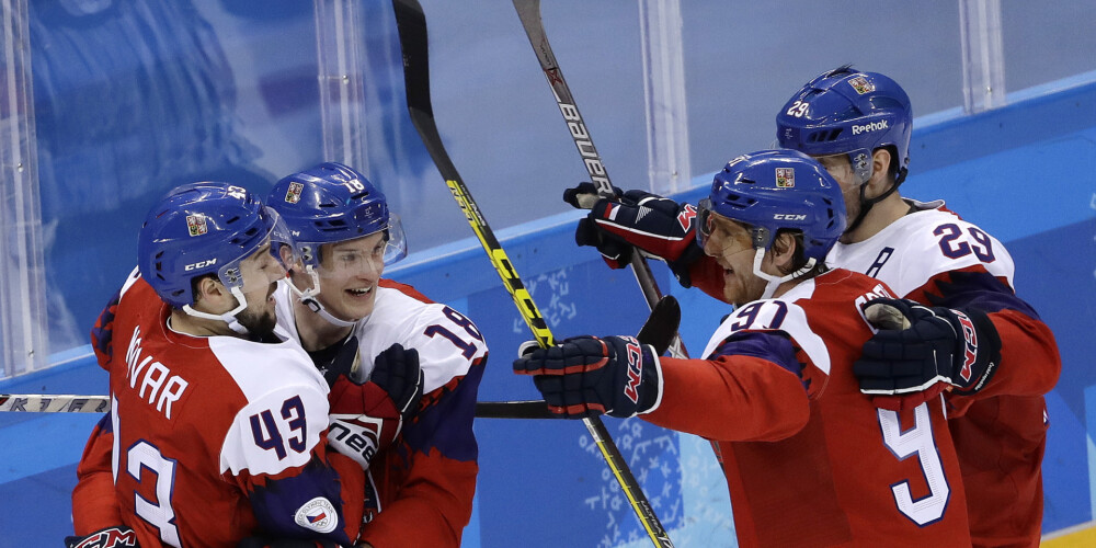 Čehijas hokejisti ar uzvaru pār Šveici nodrošina vietu olimpisko spēļu ceturtdaļfinālā