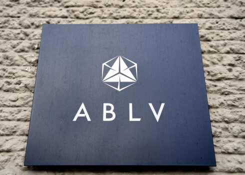 "ABLV Bank" bankas izkārtne.