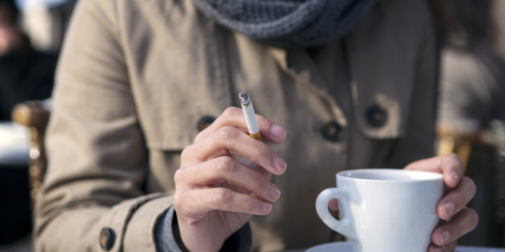 Vairāk nekā 100 000 austriešu, sašutumā par smēķēšanas ierobežojumu mīkstināšanu, paraksta petīciju