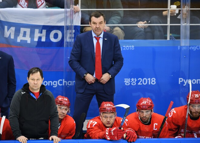 ASV hokeja izlases treneris noskaities uz Znaroku un nepaspiež viņam roku