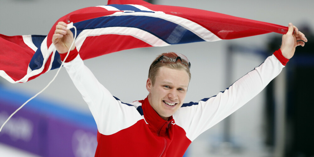 Norvēģu ātrslidotājs Lorencens ar jaunu olimpisko rekordu izcīna zeltu 500 metru distancē