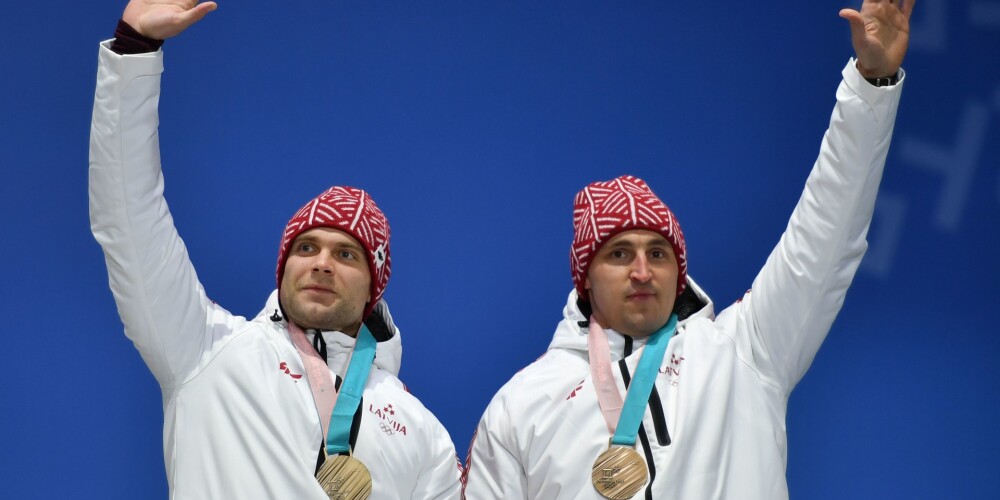 FOTO: Melbārdis un Strenga saņem olimpiskās medaļas