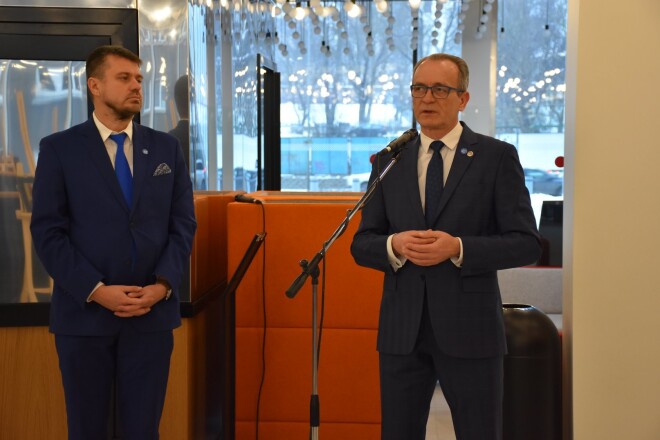 Latvijas Tieslietu ministrs Dzintars Rasnačs Tallinā atklāj savu fotogrāfiju personālizstādi.