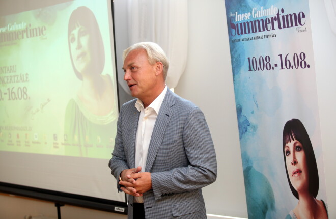 Ziņu aģentūras LETA fotogrāfija. Valērijs Maligins 2015. gadā piedalās festivāla "Summertime - aicina Inese Galante" preses konferencē.