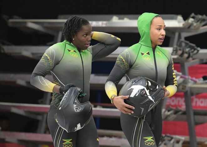 Jamaikiešu bobslejiste ar Latvijas saknēm pēc pirmās dienas 19. vietā