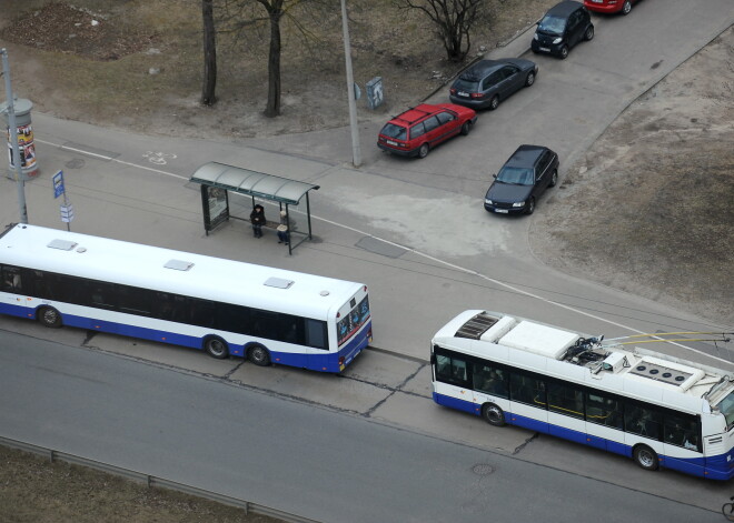 "Rīgas Satiksme" veiks vērienīgas izmaiņas sabiedriskā transporta maršrutos: tiks atklāti jauni un slēgti daži esošie