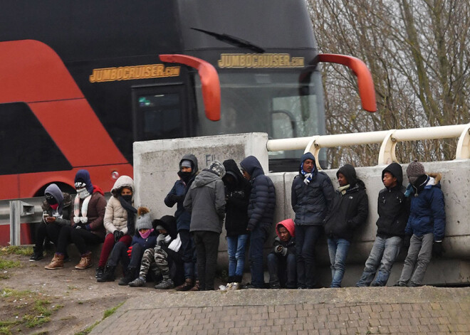 Francija plāno ieviest stingrākus imigrācijas likumus