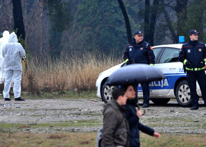 Avots policijā: ASV vēstniecības teritorijā Podgoricā spridzekli iemeta bijušais karavīrs