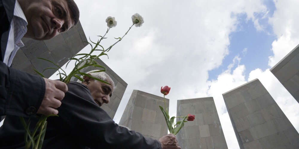Nīderlandes parlaments armēņu slaktiņu atzīst par genocīdu