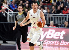 Latvijas vīriešu basketbola valstsvienības kapteinim Jānim Blūmam trūka kārtīgu palīgu laukumā.