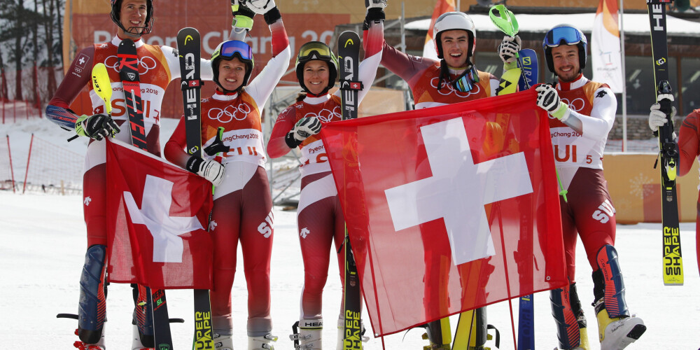 Šveices kalnu slēpotāji izcīna vēsturē pirmās olimpiskās zelta medaļas komandu sacensībās