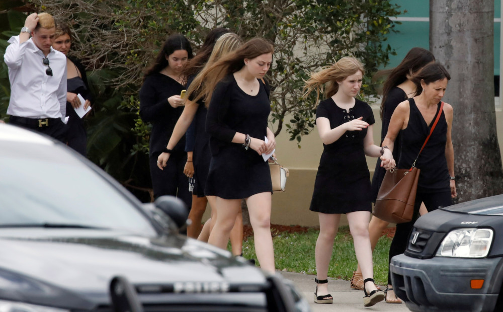 Floridā pēc apšaudes izvietos pa policistam katrā skolā