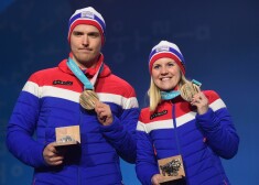 Norvēģi Kristīna Skaslīna un Magnuss Nēdregotens ar bronzas godalgām.