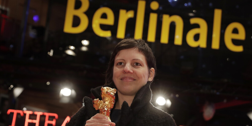 Berlīnes kinofestivāla ''Zelta lāci'' saņem rumāņu režisores dokumentālā drāma ''Touch Me Not''