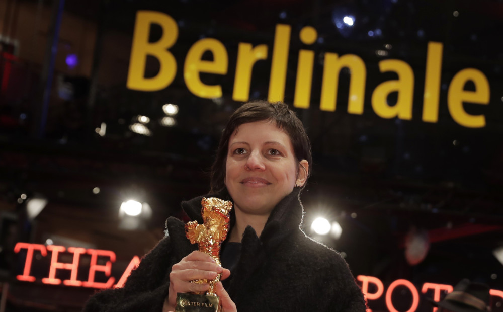 Berlīnes kinofestivāla ''Zelta lāci'' saņem rumāņu režisores dokumentālā drāma ''Touch Me Not''