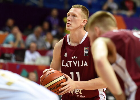 Latvijas basketbola izlases spēlētājs Rolands Šmits. 